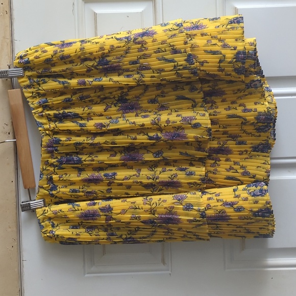 Banana Republic Pleated Floral Print Tiered Fit-and-Flare Petite Large - Picture 4 of 4